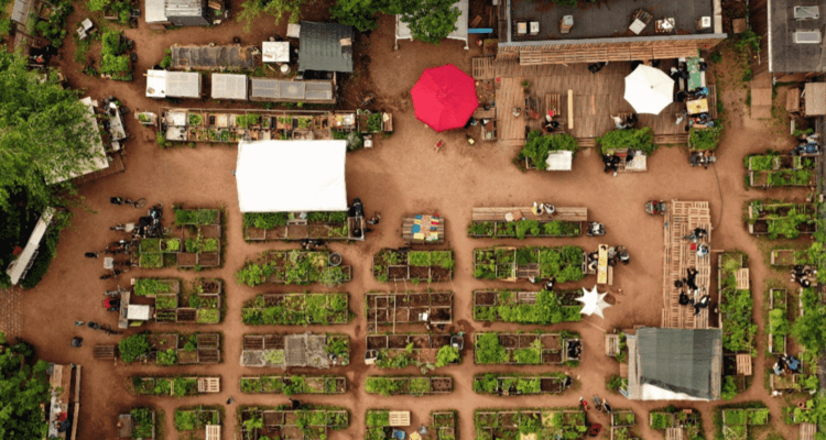 From a bird's eye perspective, the image shows a community garden in the Berlin-Brandenburg city-region.